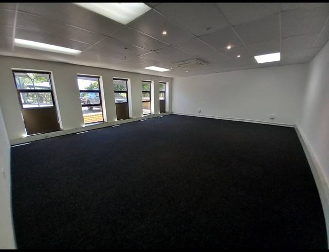 210M² OFFICE TO LET IN BRYANSTON